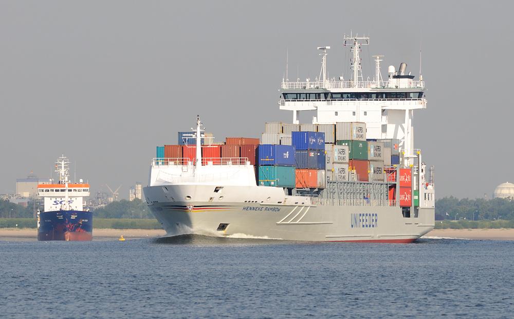 9447 Container Feeder Vessel HENNEKE RAMBOW | Bilder von Schiffen im Hafen Hamburg und auf der Elbe